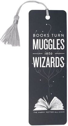 Imagen de BOOKS TURN MUGGLES BOOKMARK