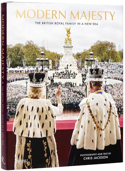 Imagen de MODERN MAJESTY. THE BRISTISH ROYAL FAMIL